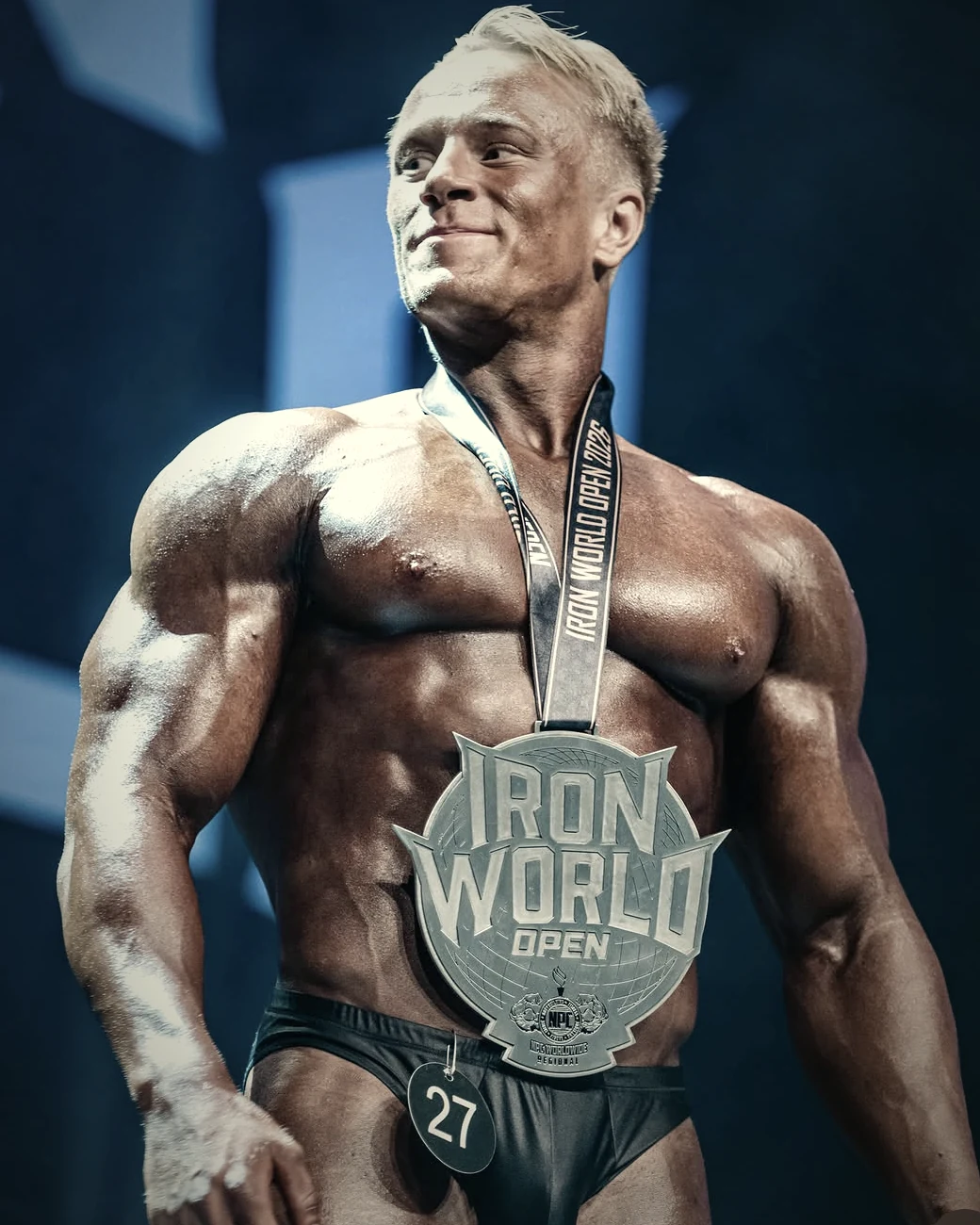 Emil Roos med medalj från Iron World Open 2026